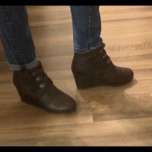 Brown ankle boot wedges
